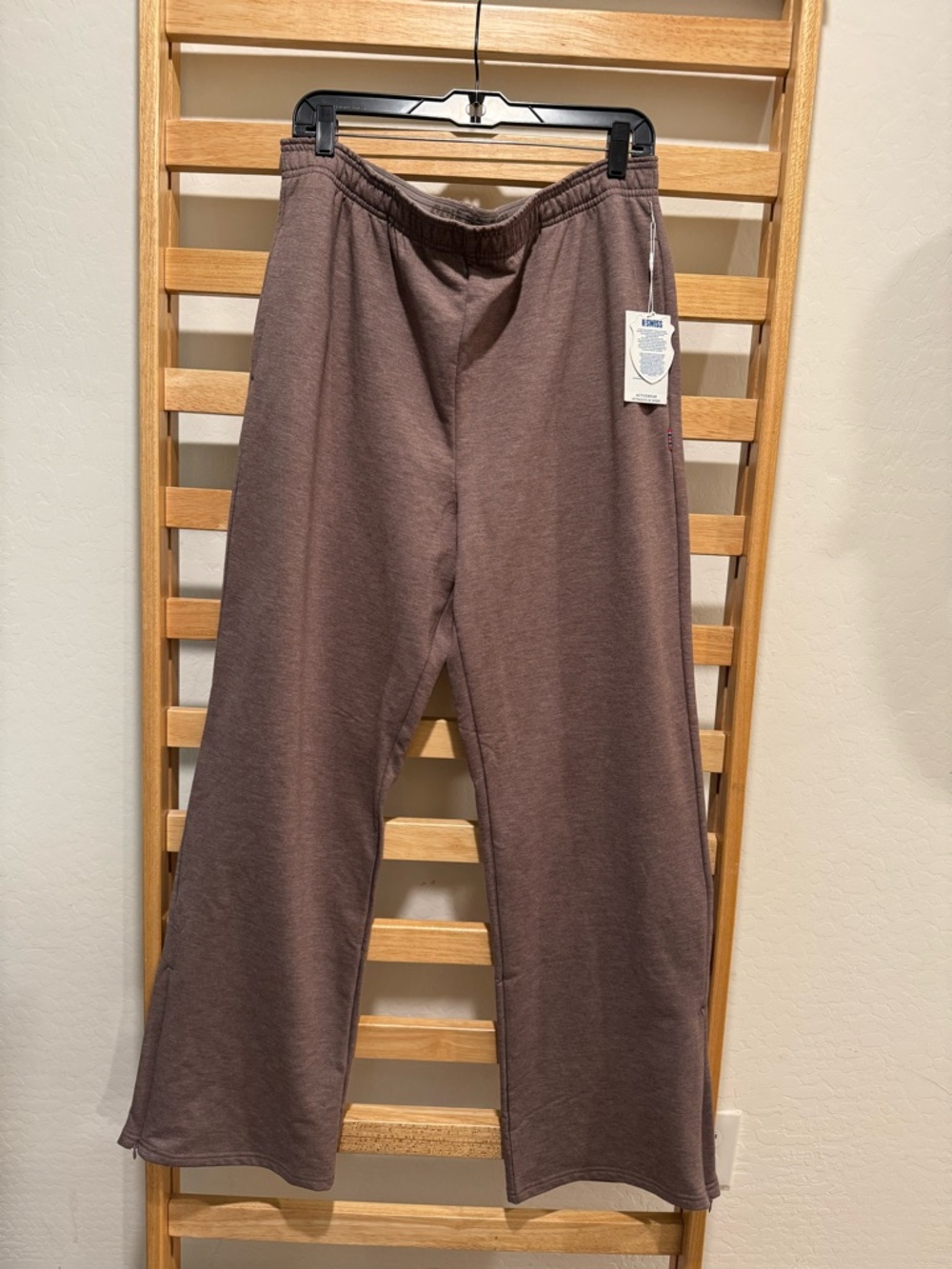 K-Swiss Heathered Brown Pullover wide leg Sweatpants with zipper ankles. Soft